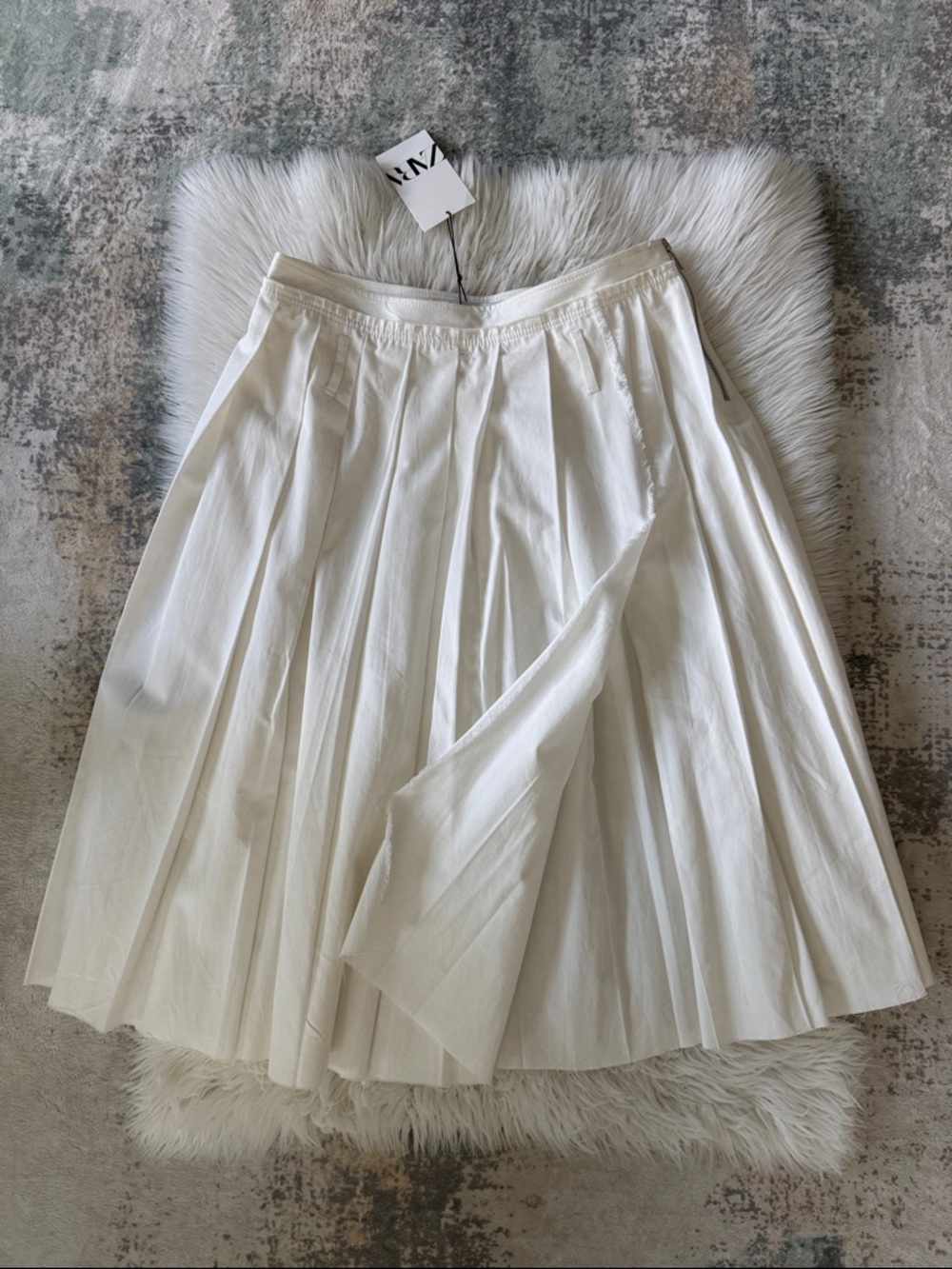 NWT ✨Zara off white Pleated Skirt